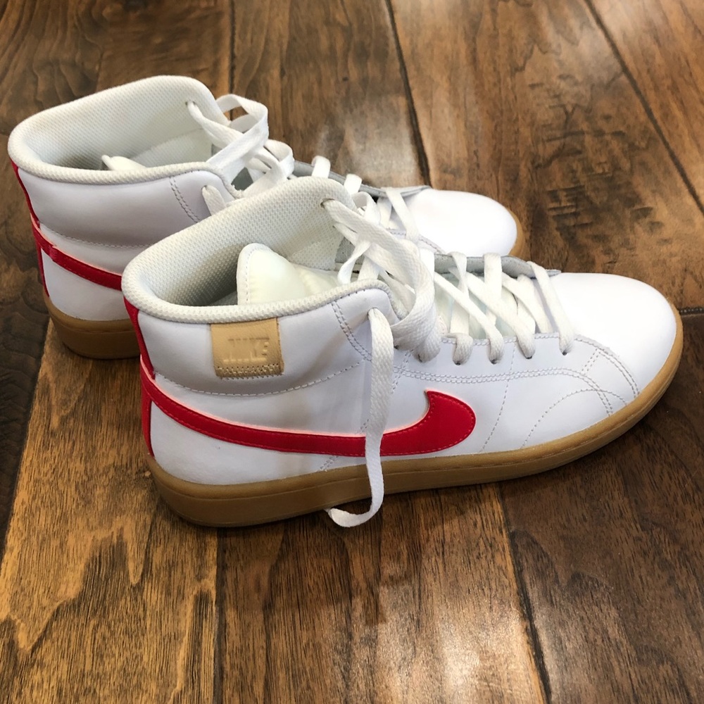 Nike Court Royale 2 Mid White with Red Swish Size Women’s 7.5